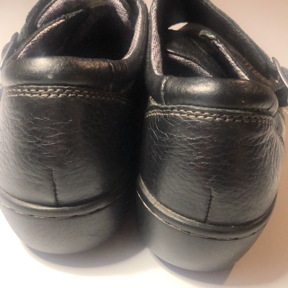 Woman’s EastLand memory foam slip on shoes - Picture 5 of 11